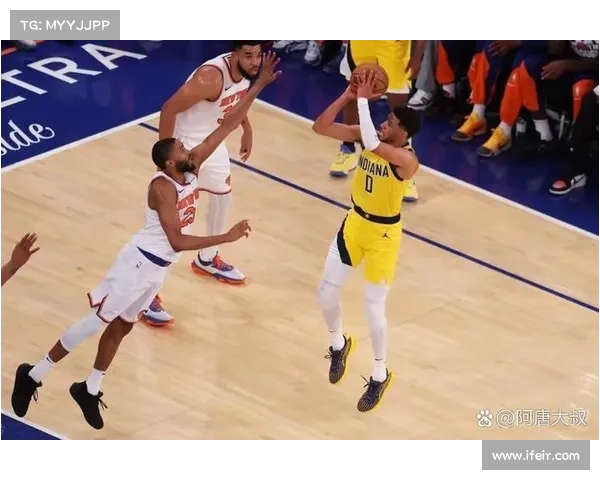 NBA季后赛生死战激烈对决 球员拼尽全力争夺冠军荣耀 NBA季后赛生死战激烈对决 球员拼尽全力争夺冠军荣耀